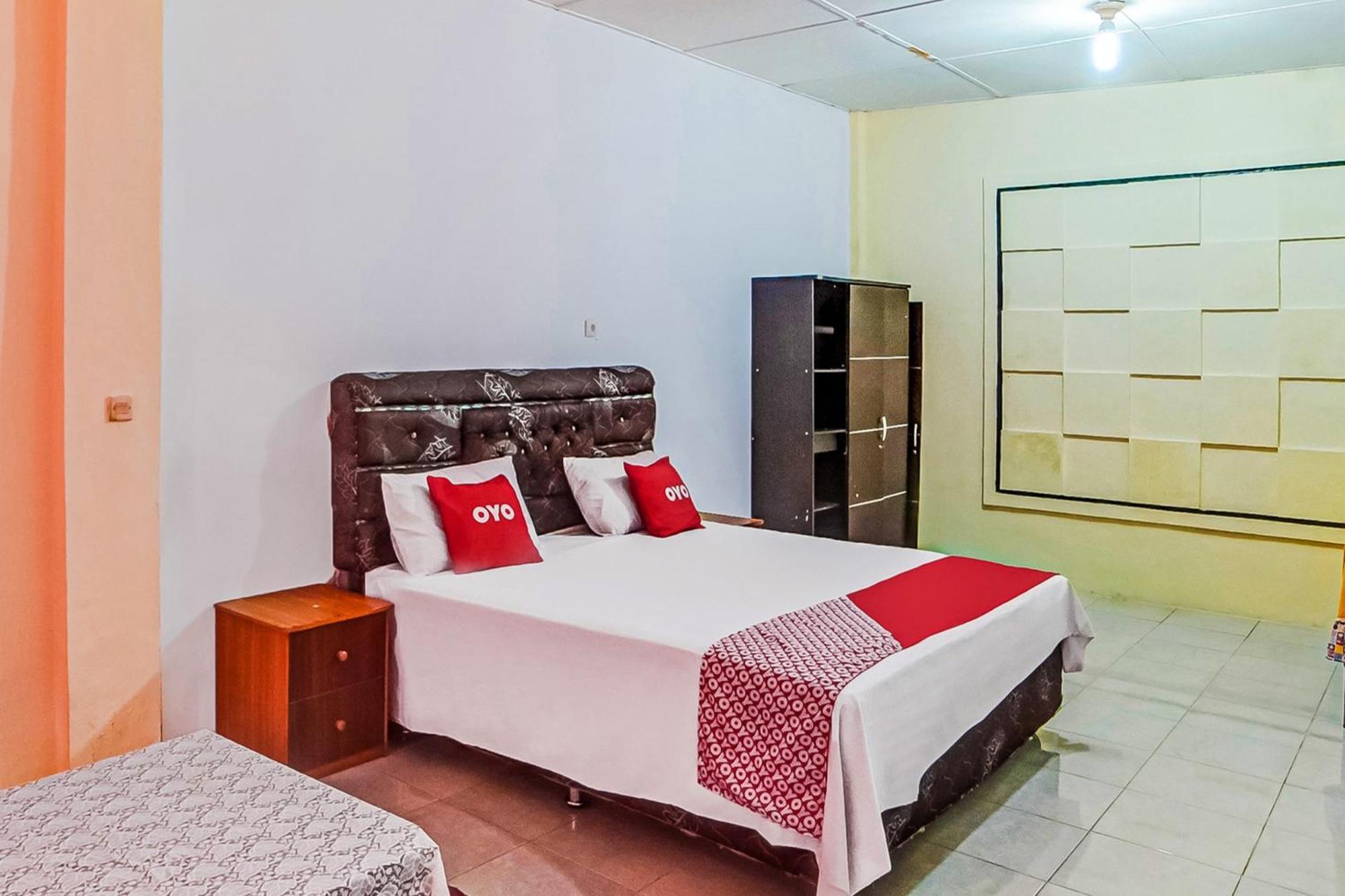 Oyo 90980 Al Karim Syariah Hotel Tanjungbalai Exterior photo